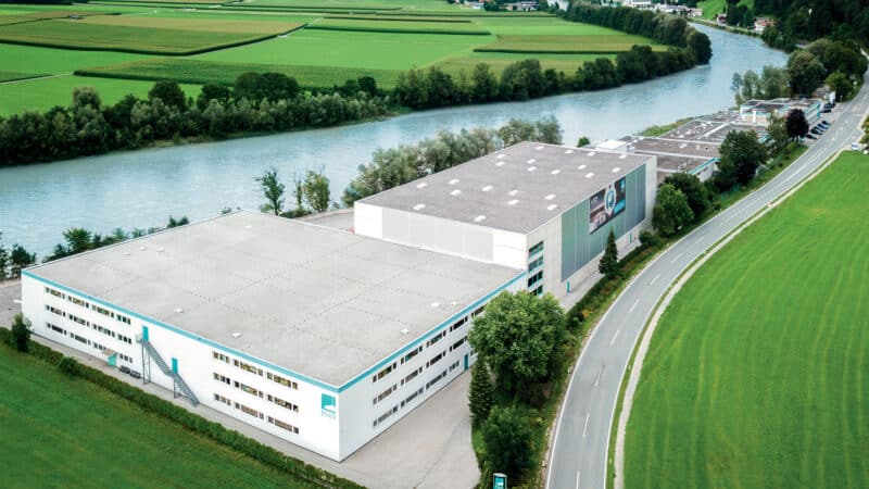 EGLO Leuchten GmbH setzt auf SAP® EWM by KNAPP
